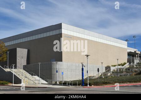 ORANGE, CALIFORNIE - 25 NOVEMBRE 2022 : le bâtiment Athletics sur le campus de Santiago Canyon College Banque D'Images