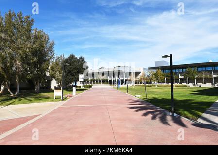 ORANGE, CALIFORNIE - 25 NOVEMBRE 2022 : Strenger Plaza sur le campus de Santiago Canyon College. Banque D'Images