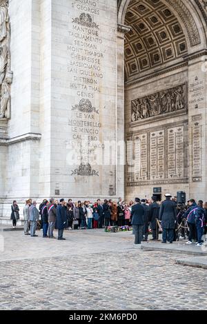 Cérémonie commémorative sous l'Arc de Triomphe de l'étoile, Paris, France Banque D'Images