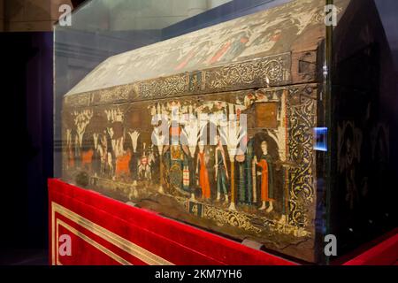 Madrid, Espagne - 20 juin 2022: Arche où les restes non corrompus de San Isidro sont gardés à l'intérieur de la cathédrale d'Almudena à Madrid Banque D'Images