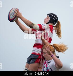 Gloucester, Royaume-Uni. 26th novembre 2022. Gloucester, Angleterre, 26 novembre 2022 : Behan Lewis (6 Gloucester-Hartpury) revendique la ligne lors du match de rugby Allianz Premier 15s entre Gloucester-Hartpury et Bristol Bears à l'aréna ALPAS de Gloucester, en Angleterre. (James Whitehead/SPP) crédit: SPP Sport Press photo. /Alamy Live News Banque D'Images