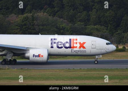 Préfecture de Chiba, Japon - 29 octobre 2021 : avion de transport FedEx Boeing B777-FHT (N842FD). Banque D'Images