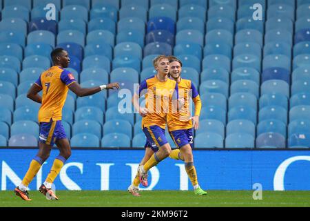 George Lapslie #32 de Mansfield Town célèbre son objectif de faire 0-1 pendant le match Emirates FA Cup Round 2 Sheffield mercredi contre Mansfield Town à Hillsborough, Sheffield, Royaume-Uni, 26th novembre 2022 (photo de Gareth Evans/News Images) Banque D'Images