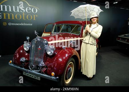 Madrid, Espagne. 26th novembre 2022. La voiture et le modèle du musée de l'automobile de Valence sont exposés lors du salon RetroMóvil 2022 de Madrid, à Ifema à Madrid. Retromovil 2022 Madrid, la foire du secteur automobile et moto classique de Madrid, aura lieu de 25 novembre à 27. (Photo par Atilano Garcia/SOPA Images/Sipa USA) crédit: SIPA USA/Alay Live News Banque D'Images