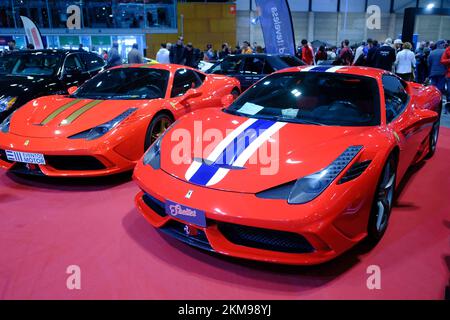 Madrid, Espagne. 26th novembre 2022. Les véhicules classiques de la marque Ferrari sont exposés lors du salon RetroMóvil 2022 de Madrid, à Ifema à Madrid. Retromovil 2022 Madrid, la foire du secteur automobile et moto classique de Madrid, aura lieu de 25 novembre à 27. (Photo par Atilano Garcia/SOPA Images/Sipa USA) crédit: SIPA USA/Alay Live News Banque D'Images