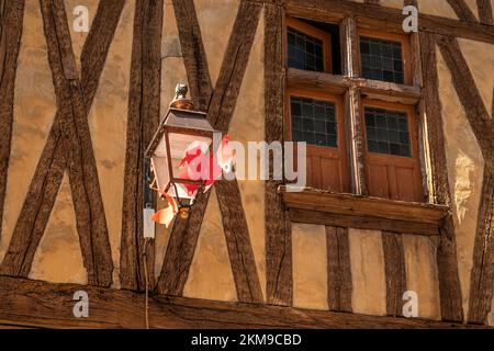 La rue de la Draperie dans le vieux centre d'Auxerre, France Banque D'Images