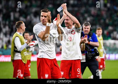 AL RAYYAN, QATAR - NOVEMBRE 26 : Robert Lewandowski, de Pologne, applaudit pour les fans après le match du groupe C - coupe du monde de la FIFA, Qatar 2022 entre la Pologne et l'Arabie Saoudite au stade de la ville d'éducation sur 26 novembre 2022 à Al Rayyan, Qatar (photo de Pablo Morano/BSR Agency) crédit : BSR Agency/Alamy Live News Banque D'Images