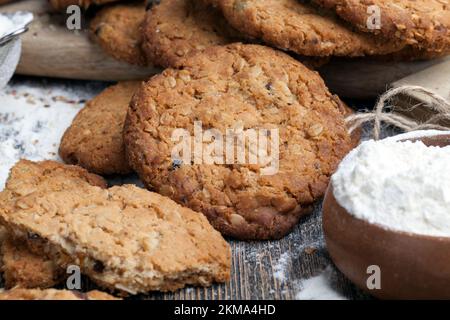 biscuits de flocons d'avoine avec adjonction de fruits secs et de divers types de noix, y compris les arachides, les biscuits de blé-flocons d'avoine avec arachides Banque D'Images