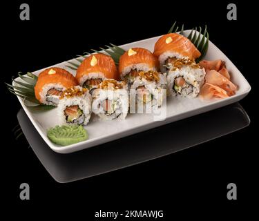 Assortiment de sushis. Sushi servi avec du gingembre et du wasabi Banque D'Images