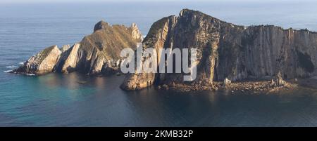 Falaises à la plage El Silencio dans les Asturies Banque D'Images