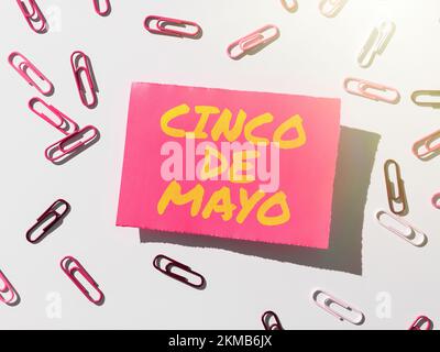 Texte montrant l'inspiration Cinco de Mayo. Concept signifiant fête Mexico-américaine organisée sur 5 mai Banque D'Images