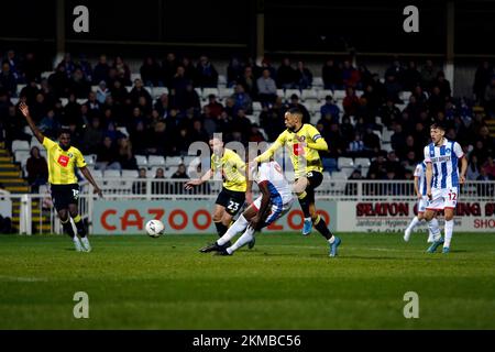 Josh Umerah, de Hartlepool United, marque son troisième but lors du deuxième tour de la coupe Emirates FA au Ssuit Direct Stadium de Hartlepool. Date de la photo: Samedi 26 novembre 2022. Banque D'Images