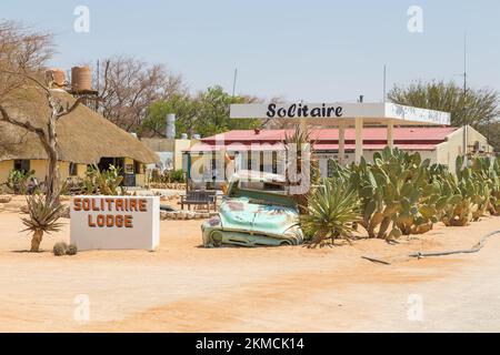 Solitaire, Namibie - 01 octobre 2018 : station de service à Solitaire dans le désert du Namib, parc national Namib-Naukluft. Petite colonie dans le Khomas R Banque D'Images