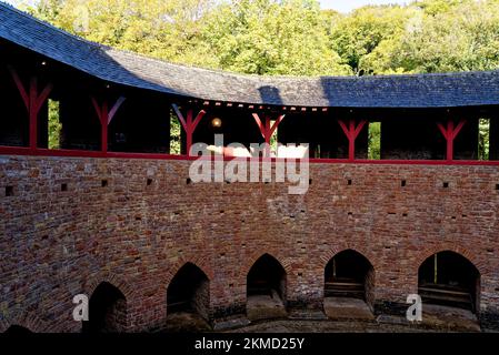 Castell Coch ou la cour du château rouge. Château Coch - le Château rouge, Tongwynlais, Cardiff, pays de Galles, Royaume-Uni, Europe - 15th octobre 2022 Banque D'Images