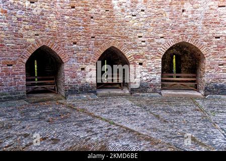 Castell Coch ou la cour du château rouge. Château Coch - le Château rouge, Tongwynlais, Cardiff, pays de Galles, Royaume-Uni, Europe - 15th octobre 2022 Banque D'Images