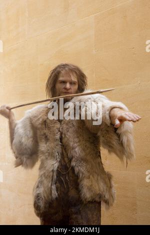 FRANCE, DORDOGNE, PÉRIGORD NOIR, les Eyzies de Tayac, représentation de l'homme de Cro-magnon faite par E Daynes pour le Musée de Préhistoire des Eyzies Banque D'Images