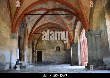 Buttigliera Alta, Piémont, Italie -10-22-2022- l'abbaye gothique de San Antonio di Ranverso à l'entrée de la vallée de Susa Banque D'Images