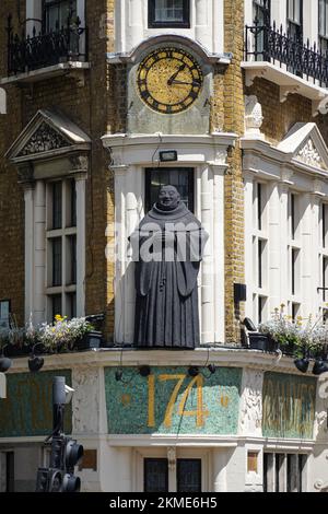 Statue de Monk à l'avant du pub Blackfriar à Blackfriars, Londres, Angleterre Royaume-Uni Banque D'Images