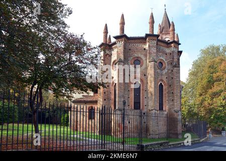 Buttigliera Alta, Piémont, Italie -10-22-2022- l'abbaye gothique de San Antonio di Ranverso à l'entrée de la vallée de Susa Banque D'Images