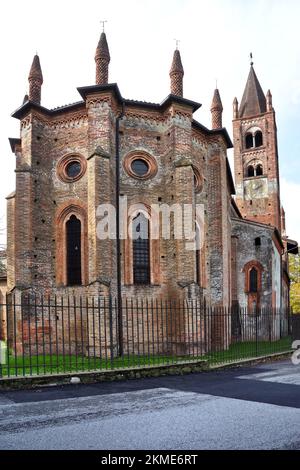 Buttigliera Alta, Piémont, Italie -10-22-2022- l'abbaye gothique de San Antonio di Ranverso à l'entrée de la vallée de Susa Banque D'Images