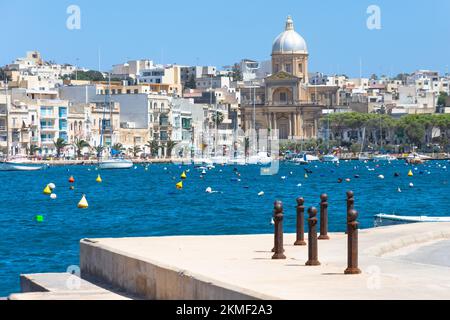 Église Saint-Joseph Malte Msida il-Kalkara vue de la baie avec des bateaux Banque D'Images