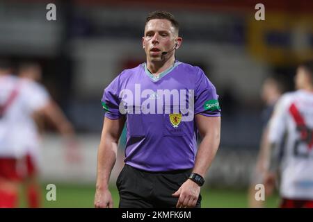 26th novembre 2022 ; Dens Park, Dundee, Écosse : Scottish Cup football, Dundee versus Airdrie ; arbitre Lloyd Wilson Banque D'Images