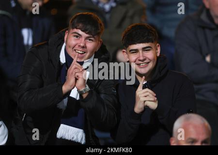 26th novembre 2022 ; Dens Park, Dundee, Écosse : Scottish Cup football, Dundee versus Airdrie ; fans de Dundee Banque D'Images