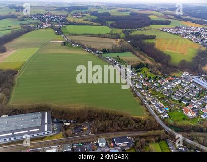 Vue aérienne, pré Schürenfeld le long de la route fédérale B233 dans le district de Langschede à Fröndenberg/Ruhr, région de la Ruhr, Rhénanie-du-Nord-Westphalie, GE Banque D'Images