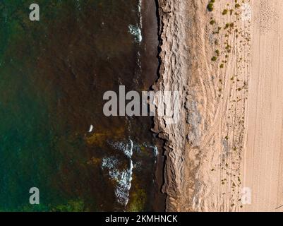 Vue aérienne de la plage sauvage en Italie. Banque D'Images