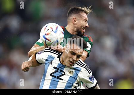 LUSAIL CITY - (l-r) Hector Herrera du Mexique, Lautaro Martinez de l'Argentine pendant la coupe du monde de la FIFA Qatar 2022 groupe C match entre l'Argentine et le Mexique au stade Lusail sur 26 novembre 2022 à Lusail City, Qatar. AP | hauteur néerlandaise | MAURICE DE PIERRE Banque D'Images