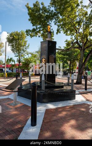 Miami, Floride - 11-26-2022 - Monument de la Calle Ocho à la Brigade 2506 impliqué dans la baie des cochons invasion de Cuba sur 17 avril 1961. Banque D'Images