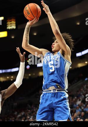 25 novembre 2022 : les Devils bleus du duc gardent Tirese Proctor (5) pendant le match de basket-ball de la NCAA de PK85 entre les Devils bleus du duc et les Musketeers du Xavier au Moda Center, Portland, OR. Larry C. Lawson/CSM (Cal Sport Media via AP Images) Banque D'Images