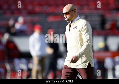 Madison, WI, États-Unis. 26th novembre 2022. PJ Fleck, entraîneur-chef des Minnesota Golden Gophers, lors du match de football NCAA entre les Minnesota Golden Gophers et les Wisconsin Badgers au Camp Randall Stadium de Madison, WISCONSIN. Darren Lee/CSM/Alamy Live News Banque D'Images