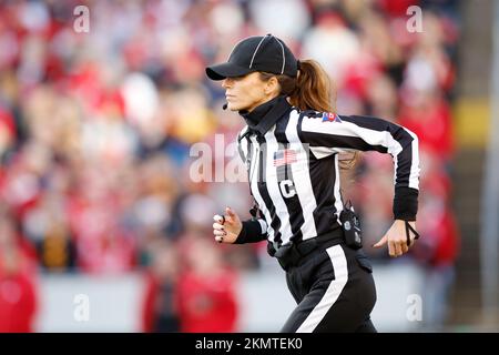 Madison, WI, États-Unis. 26th novembre 2022. Woman Center Judge Amanda Sauer pendant le match de football NCAA entre les Gophers d'or du Minnesota et les Badgers du Wisconsin au stade Camp Randall de Madison, WISCONSIN. Darren Lee/CSM/Alamy Live News Banque D'Images