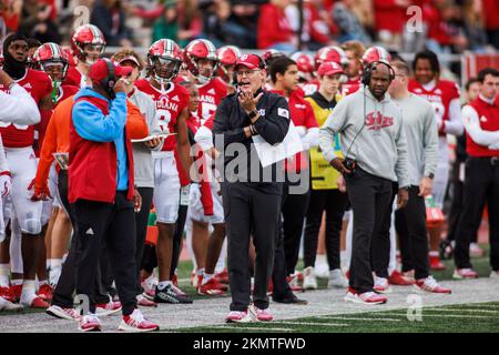 Bloomington, États-Unis. 26th novembre 2022. Tom Allen, entraîneur de football de l'Indiana University, s'oppose à Purdue lors d'un match de football de la NCAA au Memorial Stadium. Battement Purdue IU 30-16. (Photo de Jeremy Hogan/SOPA Images/Sipa USA) crédit: SIPA USA/Alay Live News Banque D'Images