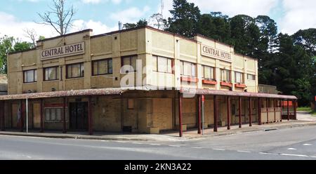 Le Central Hotel est monté et délabré (est. 1878) à Moss Vale, Nouvelle-Galles du Sud. Banque D'Images