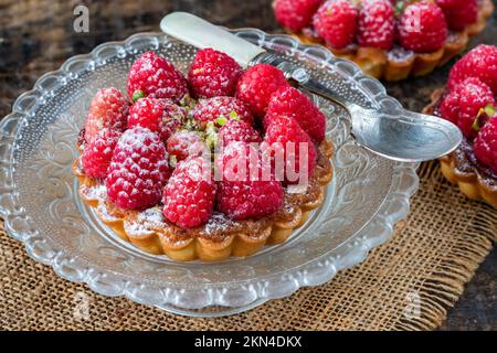 Tartes aux framboises et aux pistaches Banque D'Images