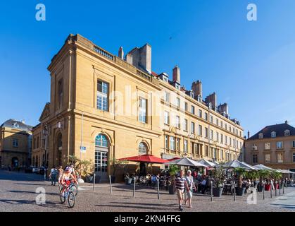 Metz : place Jean-Paul II, restaurant en Lorraine (Lothringen), Moselle (Moselle), France Banque D'Images