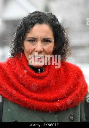 ATTENTION AUX RÉDACTEURS - REMBOBINAGE - CORRECTION DE LA LÉGENDE - visite de Bucha au lieu du Centre Spilno de l'UNICEF - LA VERSION CORRECTE SUIT: Ministre des Affaires étrangères Hadja Lahbib photographié lors d'une visite à Bucha, à la périphérie de Kiev, le deuxième jour d'une visite en Ukraine, le dimanche 27 novembre 2022. En avril 2022, près de 500 corps de résidents de Bucha ont été découverts dans les rues de la ville, victimes du massacre de Bucha, du meurtre massif de civils ukrainiens par les forces armées russes pendant la lutte et l'occupation de la ville ukrainienne de Bucha dans le cadre de l'invasion russe de l'Ukraine. Premier ministre de Cro Banque D'Images