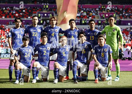 AL-RAYYAN - (Back row (lr) Ayase Ueda du Japon, Maya Yoshida du Japon, Ko Itakura du Japon, Water Endo du Japon, Hidemasa Morita du Japon, gardien de but du Japon Shuichi Gonda. Front Row (lr) Yuki Soma du Japon, Miki Yamane du Japon, Yuto Nagatomo du Japon, Daichi Kamada du Japon, Ritsu Doan du Japon pendant la coupe du monde de la FIFA, Qatar 2022 groupe E match entre le Japon et le Costa Rica au stade Ahmad Bin Ali sur 27 novembre 2022 à Al-Rayyan, Qatar ANP | Hollandse Hoogte | MAURICE VAN STEEN Banque D'Images