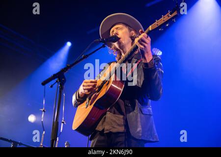 Oslo, Norvège. 26th novembre 2022. Le chanteur-compositeur et musicien norvégien Jonas Alaska se produit lors d'un concert à Parkteatret à Oslo. (Crédit photo : Gonzales photo/Alamy Live News Banque D'Images