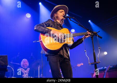 Oslo, Norvège. 26th novembre 2022. Le chanteur-compositeur et musicien norvégien Jonas Alaska se produit lors d'un concert à Parkteatret à Oslo. (Crédit photo : Gonzales photo/Alamy Live News Banque D'Images