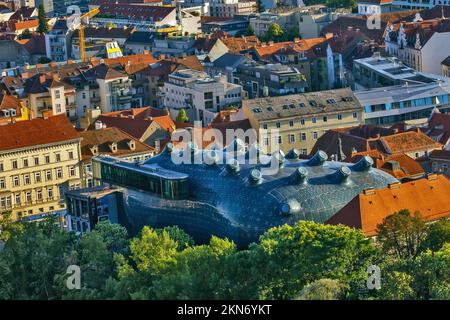 Le musée d'art de Graz a été construit dans le cadre des célébrations de la capitale européenne de la culture en 2003 et est depuis devenu un monument architectural à Graz, à Aust Banque D'Images