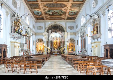 Nef intérieure de l'église paroissiale de St George, Adamiceva ulica, Piran (Pirano), Slovene Istria, Slovénie Banque D'Images