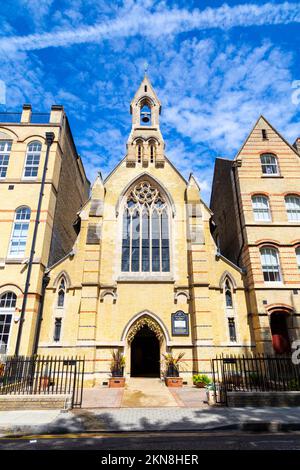 Extérieur de l'église catholique romaine du 19th siècle de St Monica, conçu par E W Pugin à Hoxton Square, Hackney, Londres, Royaume-Uni Banque D'Images