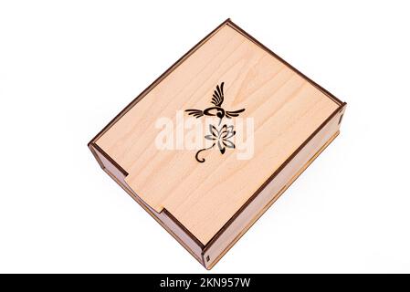 Vitamines et produits biologiques dans le cadeau. Miel dans un pot avec un bâton et des bougies de cire. Cadeau dans une boîte isolée sur blanc Banque D'Images