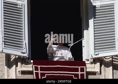 Vatican, Vatican. 27th novembre 2022. 27 novembre 2022 - LE PAPE FRANÇOIS livre la prière d'Angelus à Saint Place Pierre au Vatican. © EvandroInetti via ZUMA Wire (image de crédit: © Evandro Inetti/ZUMA Press Wire) Credit: ZUMA Press, Inc./Alamy Live News Banque D'Images