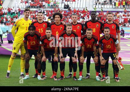 L-R, UP, gardien de but de Belgique Thibaut Courtois, Thomas Meunier de Belgique, Axel Witsel de Belgique, Toby Alderweireld de Belgique, Amadou Onana de Belgique, Jan Vertonghen et Down en Belgique, Michy Batshuayi en Belgique, Thorgan Hazard en Belgique, Kevin de Bruyne en Belgique, Timothy Catagne en Belgique et le capitaine Eden Hazard en Belgique posent pour la photo de l'équipe au début d'un match de football entre l'équipe nationale belge les Red Devils et le Maroc, Dans le Groupe F de la coupe du monde FIFA 2022 au stade Al Thumama, Doha, État du Qatar, le dimanche 27 novembre 2022. BELGA PHOTO VIRGINIE LEFOUR Banque D'Images