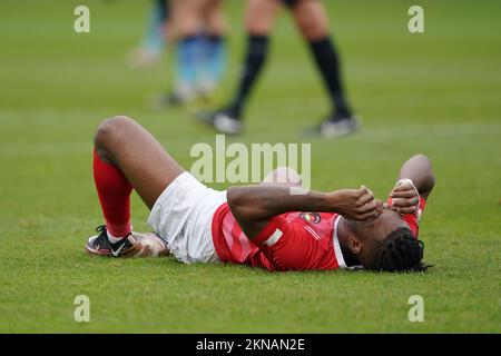 Dominic Poléon d'Ebbsfleet United apparaît abattu lors du deuxième tour de la coupe Emirates FA au Kuflink Stadium, Northfleet. Date de la photo: Dimanche 27 novembre 2022. Banque D'Images