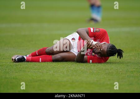 Dominic Poléon d'Ebbsfleet United apparaît abattu lors du deuxième tour de la coupe Emirates FA au Kuflink Stadium, Northfleet. Date de la photo: Dimanche 27 novembre 2022. Banque D'Images